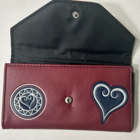 Kingdom Hearts - Wallet w/ Crown Emblem ๐ค๐๐๏ธ - Picture 2 of 11